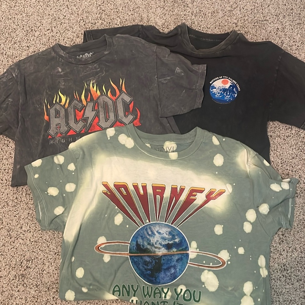 Lot of 3 juniors distressed t-shirts.